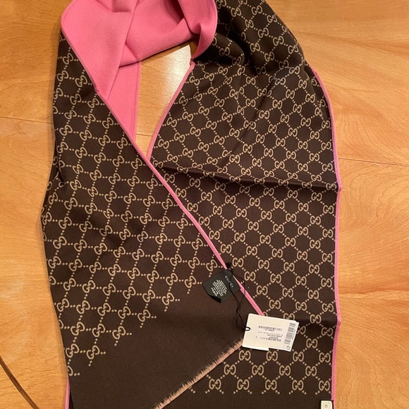 NWT Authentic Gucci GG supreme monogram scarf